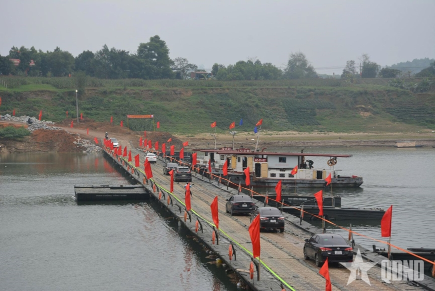 Tạm dừng khai thác cầu phao qua sông Lô để bảo đảm an toàn giao thông